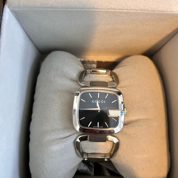 Women’s Gucci Black Dial Silver Chain Watch